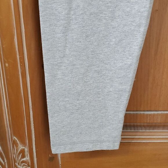 Athletic gry/black leggings. Size large. Great work out pants. - Picture 4 of 9